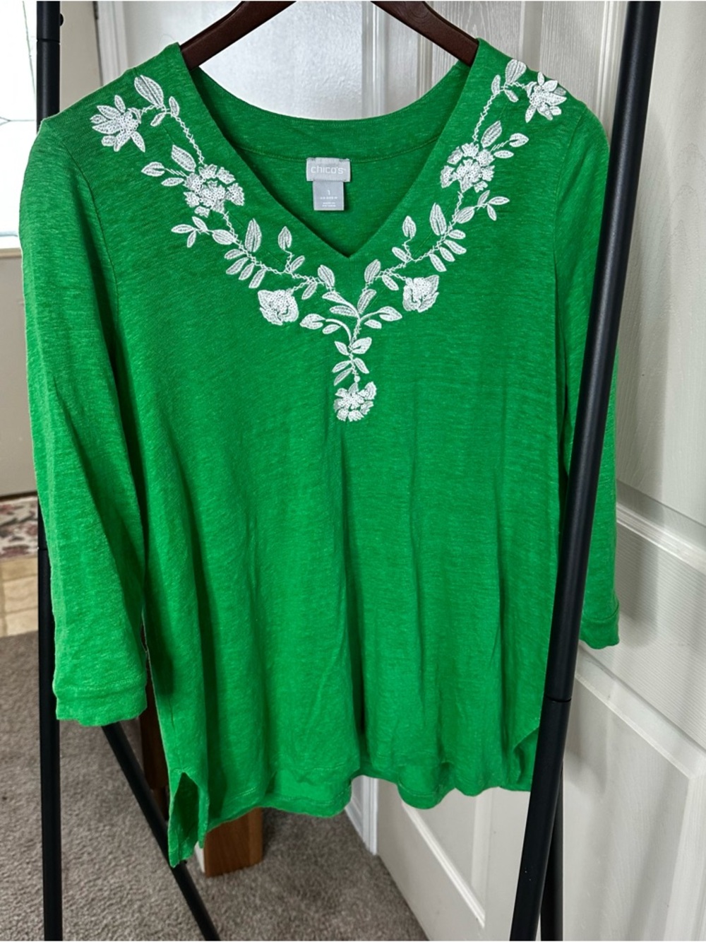 Chico's Bright Green V-Neck Tunic with White Floral Embroidery 🛞